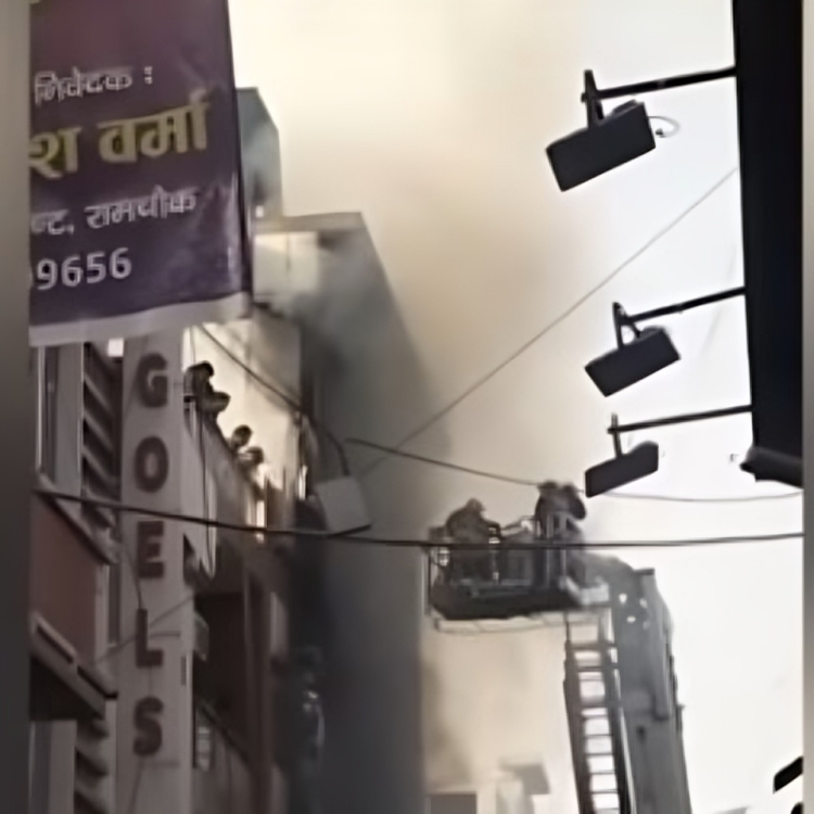 Palam Fire Tragedy: दिल्ली में 4 मंजिला इमारत में आग, 9 की मौत, PM Modi और CM Rekha Gupta का बड़ा बयान