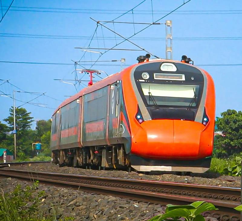 New Delhi/Mumbai: Major Change in Vande Bharat Express: Now 20 Coaches on Mumbai–Ahmedabad Route; Significant Relief for Passengers.