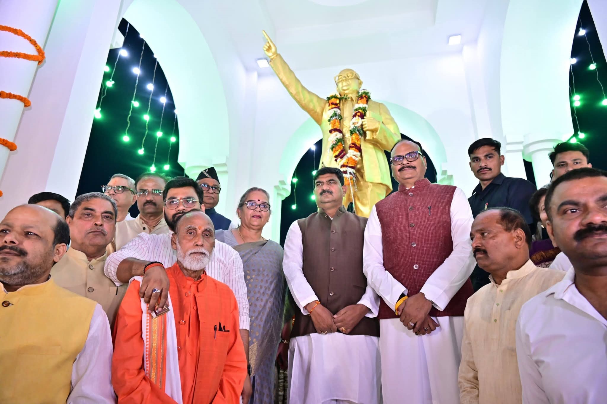 लखनऊ में दीपोत्सव के साथ बाबा साहेब को नमन