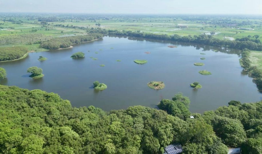 अलीगढ़ की शेखा झील पक्षी अभयारण्य को रामसर साइट घोषित किया गया। भारत में अब कुल 99 रामसर स्थल हो गए हैं। जानें इसका पर्यावरण और जैव विविधता पर प्रभाव।
