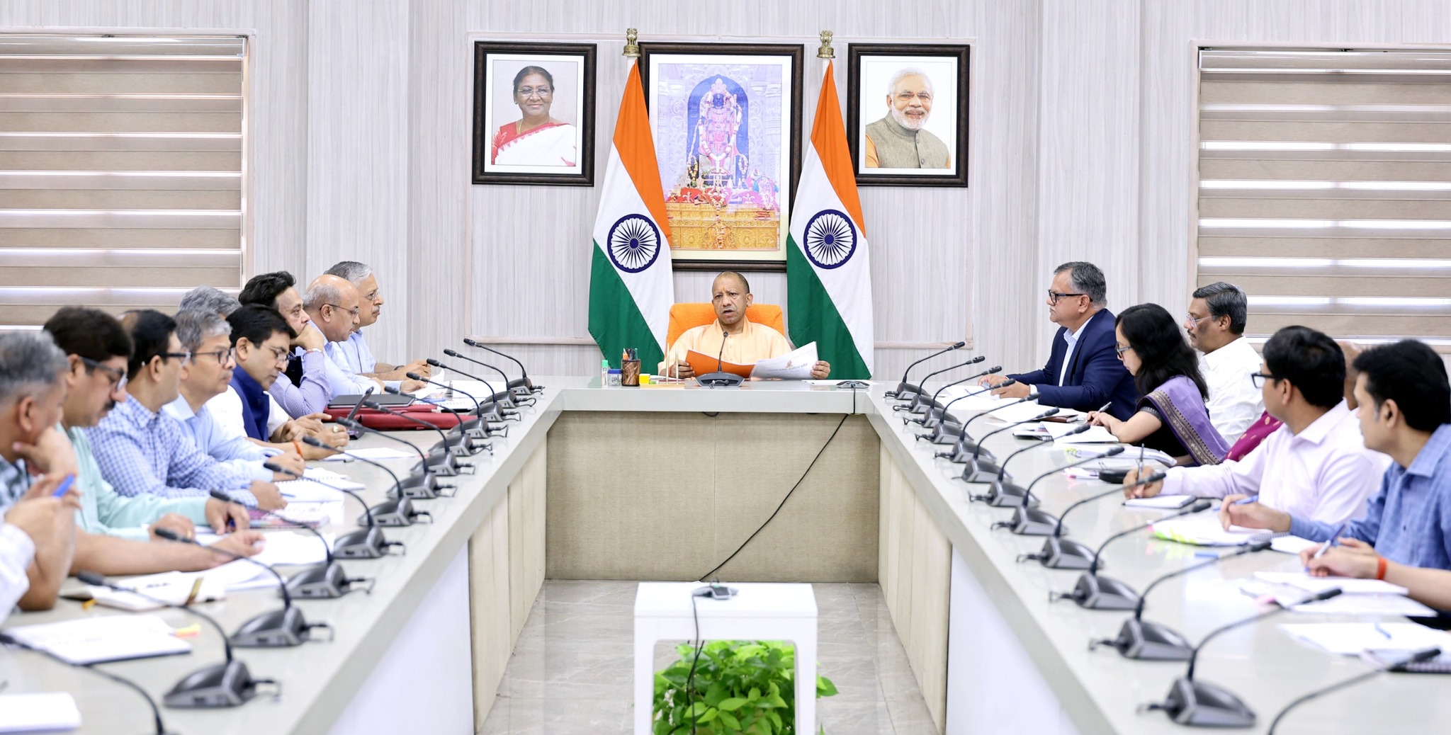 Uttar Pradesh: From Jewar Airport to the Defence Corridor—The Yogi Government's Mega Development Plan is ON! 110 Electric Buses, New Expressways, and Multi-Crore Infrastructure Projects Gain Momentum!