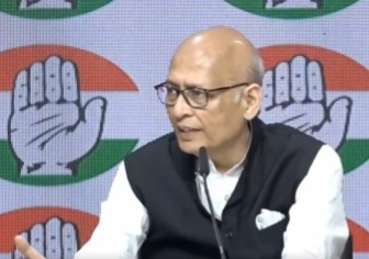 कांग्रेस नेता अभिषेक मनु सिंघवी ने चुनाव आयोग की SIR प्रक्रिया पर सवाल उठाते हुए कहा कि आधार और राशन कार्ड नागरिकता का प्रमाण नहीं हैं। पश्चिम बंगाल में 80% अपीलें स्वीकार होने का दावा।