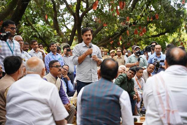 लखनऊ में आयोजित Fruit Horizon 2026 में केंद्रीय मंत्री शिवराज सिंह चौहान ने कहा कि भारत अब केवल उत्पादन नहीं बल्कि प्रीमियम क्वालिटी, निर्यात और प्रोसेसिंग पर फोकस करेगा। किसानों की आय बढ़ाने के लिए बनेगी टास्क फोर्स।