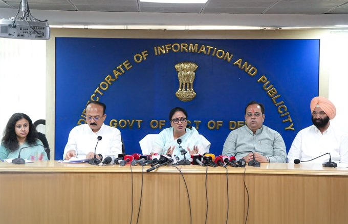 Delhi EV Policy 2026: ₹30 लाख तक की EV कारों पर टैक्स माफ, 30,000 चार्जिंग पॉइंट बनेंगे