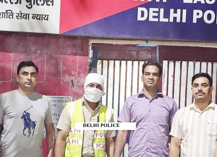 New Delhi: Civil Defence volunteer turns out to be a fake policeman; Shahrukh Khan arrested for roaming around wearing a Delhi Police uniform.
