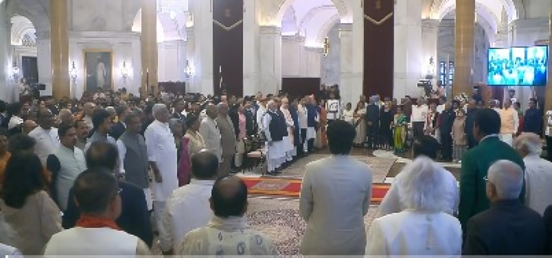 राष्ट्रपति भवन में आयोजित नागरिक अलंकरण समारोह-II में पद्म विभूषण, पद्म भूषण और पद्म श्री पुरस्कार प्रदान