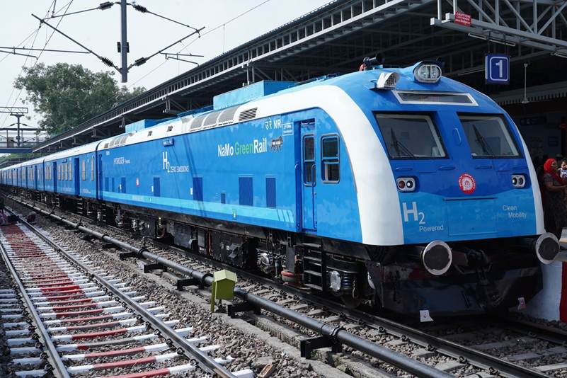 New Delhi: India's first hydrogen train makes history! Successfully travels 1,200 km, saving 3,200 liters of diesel. Now, testing will begin on the Delhi route.