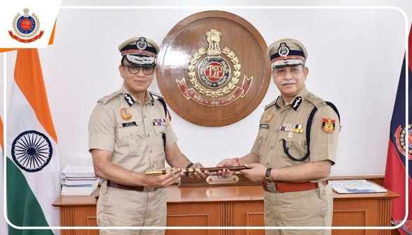 New Delhi: IPS Anurag Kumar takes over as Delhi Police Commissioner, replacing Satish Golcha; intelligence experience will strengthen the capital's security.